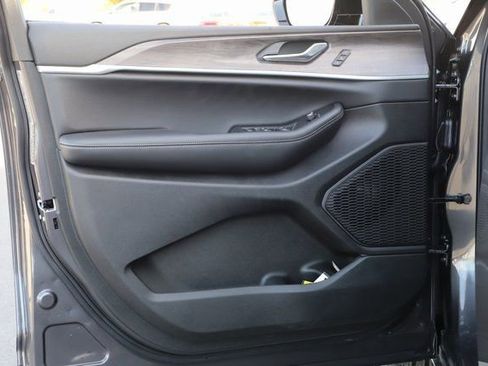 New 2025 Jeep Grand Cherokee Limited AWD/4WD image 14