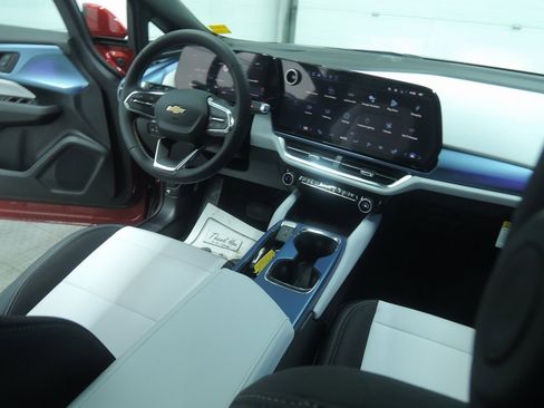 New 2026 Chevrolet Equinox EV LT image 34