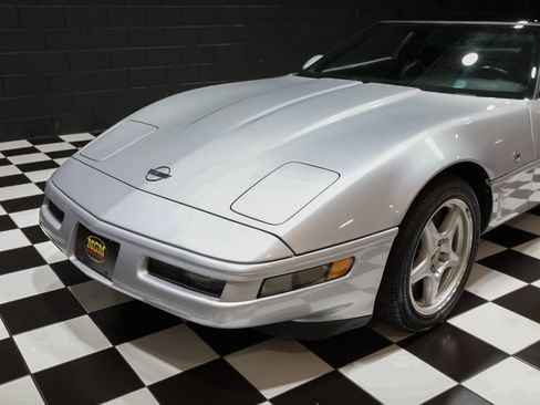 Used 1996 Chevrolet Corvette Coupe RWD image 6