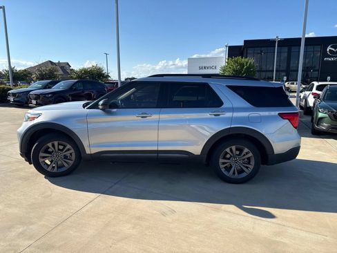 Used 2022 Ford Explorer XLT w/ Equipment Group 202A RWD image 6