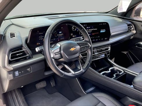 Used 2026 Chevrolet Traverse LT FWD image 16