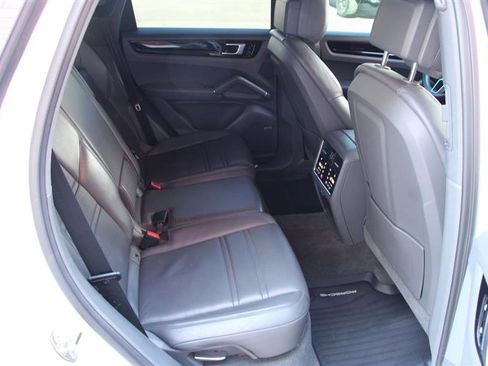 Used 2020 Porsche Cayenne image 20