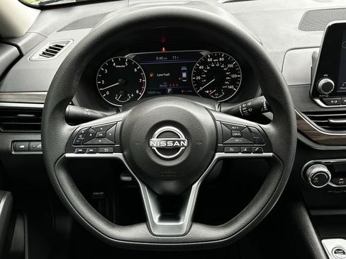 Used 2024 Nissan Altima 2.5 SV FWD image 14