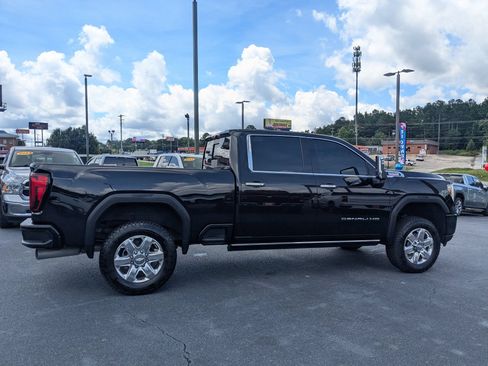 Used 2021 GMC Sierra 2500 Denali w/ Denali Black Diamond Edition AWD/4WD image 4