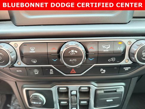 Used 2022 Jeep Gladiator Sport AWD/4WD image 17