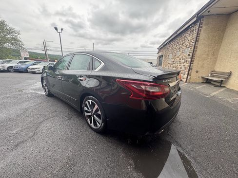 Used 2017 Nissan Altima 2.5 SR FWD image 4