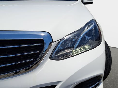 Used 2014 Mercedes-Benz E 350 4MATIC Sedan image 31