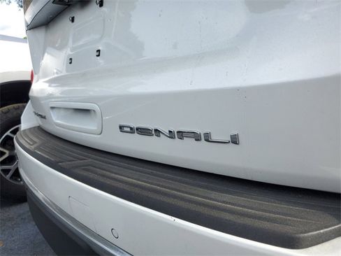 Used 2021 GMC Yukon Denali w/ Denali Ultimate Package image 8