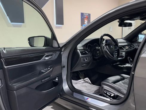 Used 2016 BMW 750i image 10