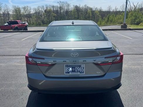 Used 2025 Toyota Camry SE image 4