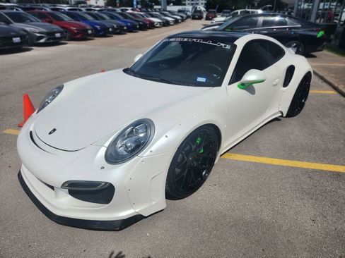 Used 2015 Porsche 911 Turbo S image 2