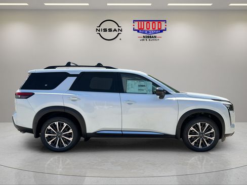 New 2026 Nissan Pathfinder Platinum AWD/4WD image 2