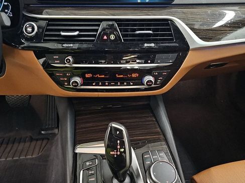 Used 2023 BMW 530e xDrive w/ Convenience Package image 11