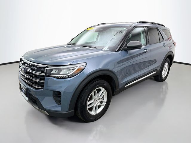 Used 2025 Ford Explorer Active AWD/4WD image 3