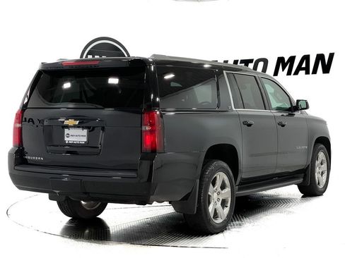 Used 2017 Chevrolet Suburban LT image 4