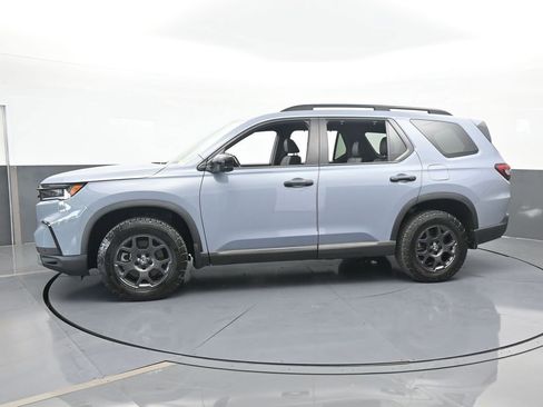 Used 2023 Honda Pilot TrailSport image 2