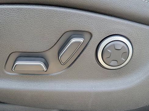 Used 2026 Genesis GV70 2.5T Select image 20