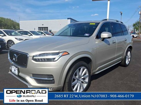 Used 2017 Volvo XC90 T6 Momentum AWD/4WD image 2