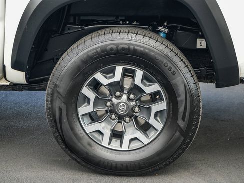Used 2023 Toyota Tacoma TRD Off-Road AWD/4WD image 12