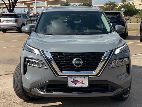 Used 2023 Nissan Rogue SL FWD image 2