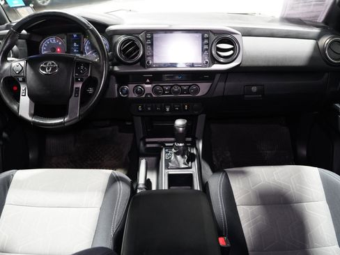 Used 2022 Toyota Tacoma TRD Sport w/ Technology Package image 10