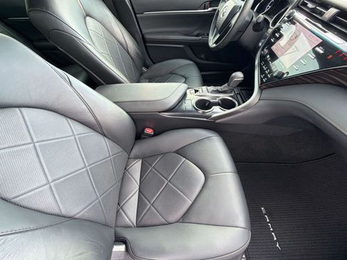 Used 2019 Toyota Camry XLE FWD image 25