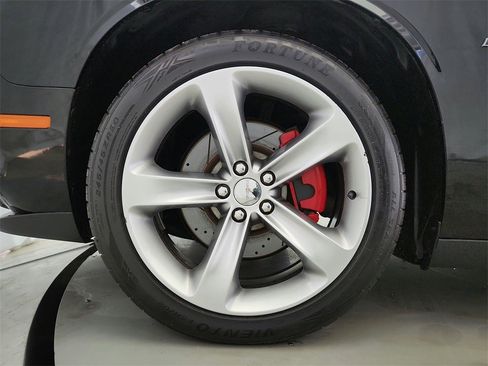 Used 2016 Dodge Challenger R/T image 29