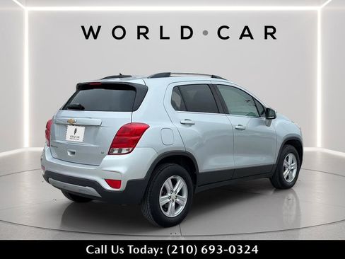 Used 2020 Chevrolet Trax LT AWD/4WD image 7