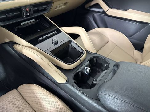 Certified 2026 Porsche Cayenne AWD/4WD image 31