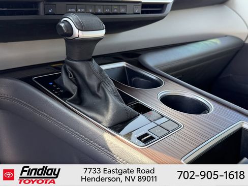 Used 2024 Toyota Sienna XLE FWD image 28
