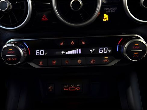 Used 2024 Nissan Sentra SR w/ SR Premium Package image 21