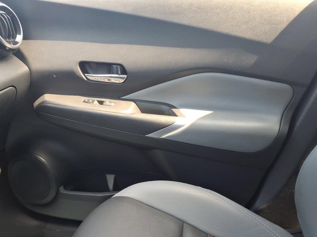 Used 2021 Nissan Kicks SR w/ SR Premium Package FWD image 25