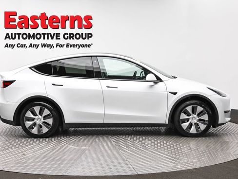 Used 2021 Tesla Model Y 2WD image 4