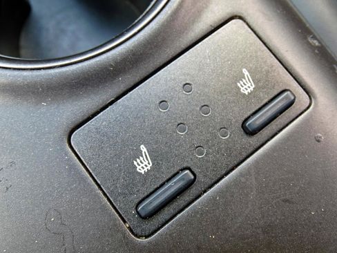 Used 2022 Toyota Camry SE w/ Cold Weather Package FWD image 32