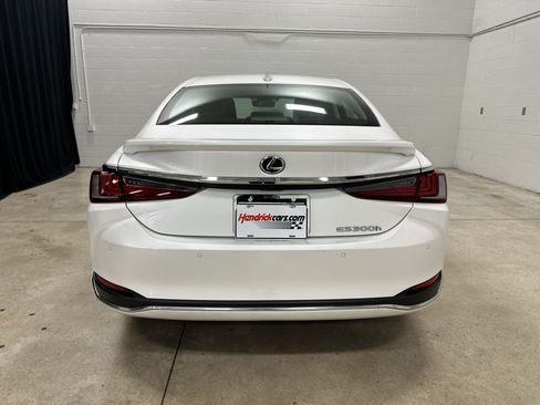 Certified 2025 Lexus ES 300h w/ Technology Package FWD image 9