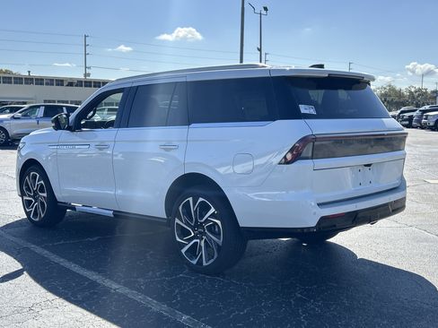 New 2026 Lincoln Navigator Reserve AWD/4WD image 7