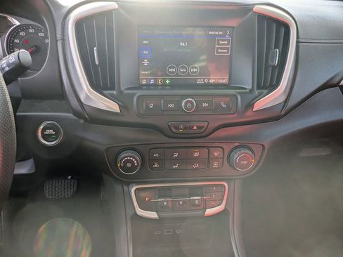 Used 2022 GMC Terrain SLE image 15