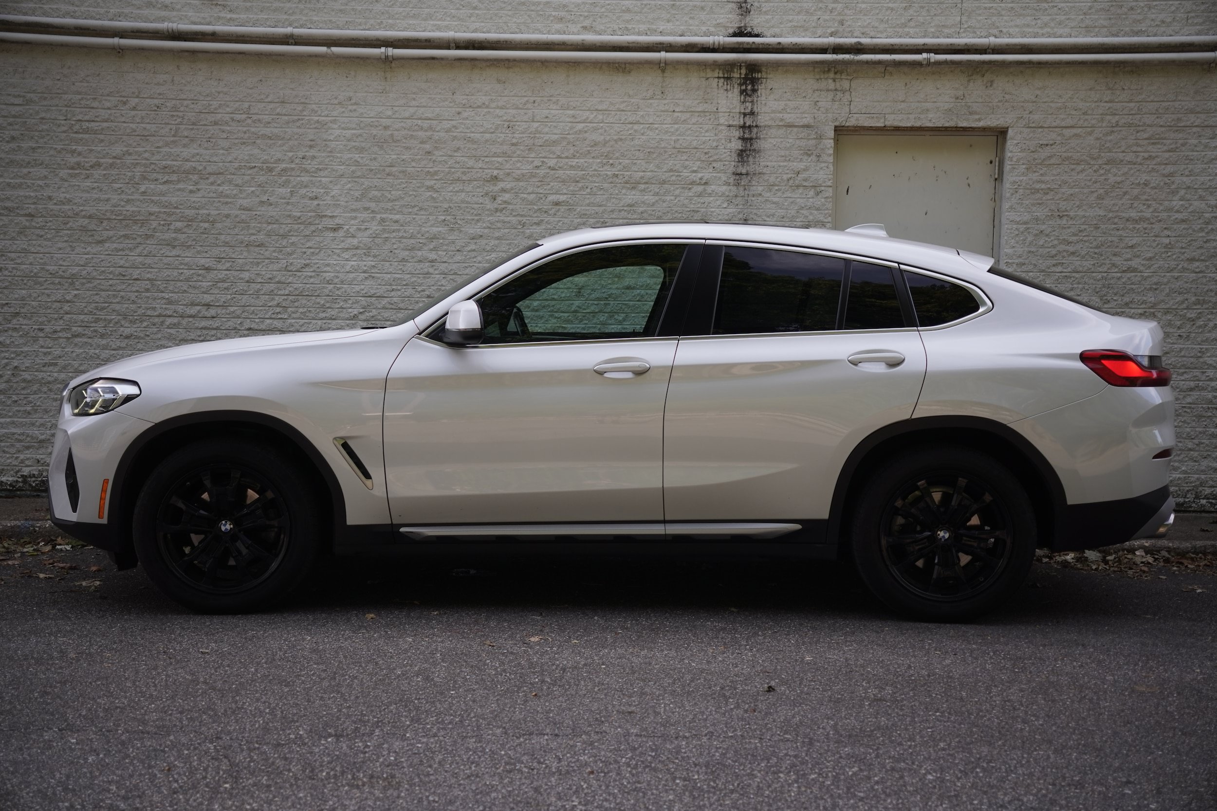 Used 2022 BMW X4 xDrive30i w/ Premium Package 2 AWD/4WD image 4