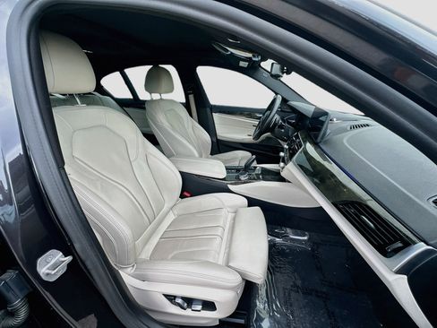 Used 2021 BMW 530i w/ M Sport Package RWD image 27