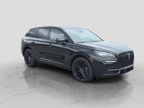 Used 2023 Lincoln Corsair AWD w/ Equipment Group 101A image 2