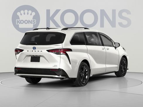 Used 2024 Toyota Sienna XSE w/ XSE Plus Package AWD/4WD image 2