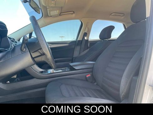 Used 2017 Ford Fusion SE FWD image 7