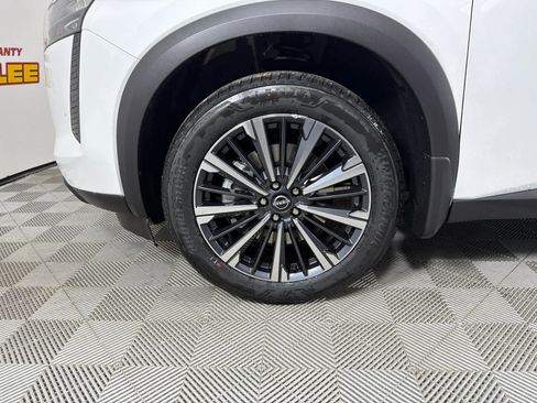 New 2026 Nissan Pathfinder Platinum image 10