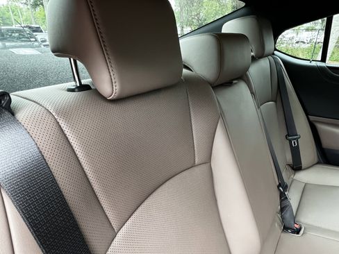 Used 2025 Lexus ES 300h w/ Premium Package FWD image 41