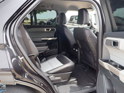 Used 2023 Ford Explorer XLT w/ Equipment Group 202A RWD image 29