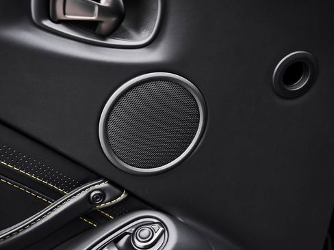 Used 2023 Aston Martin V8 Vantage Coupe RWD image 29