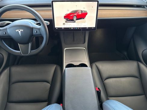 Used 2022 Tesla Model Y Long Range image 13