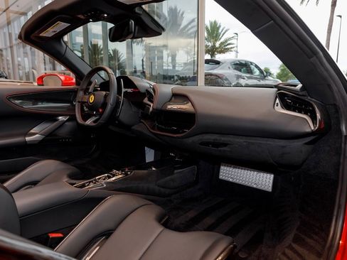 Used 2022 Ferrari SF90 Spider image 38