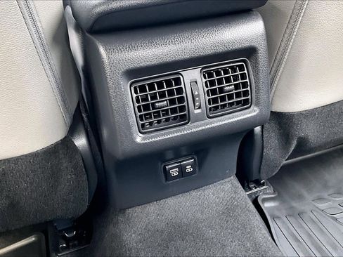 Used 2025 Toyota Camry SE w/ Convenience Package image 32