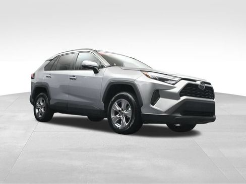 Used 2025 Toyota RAV4 XLE FWD image 30